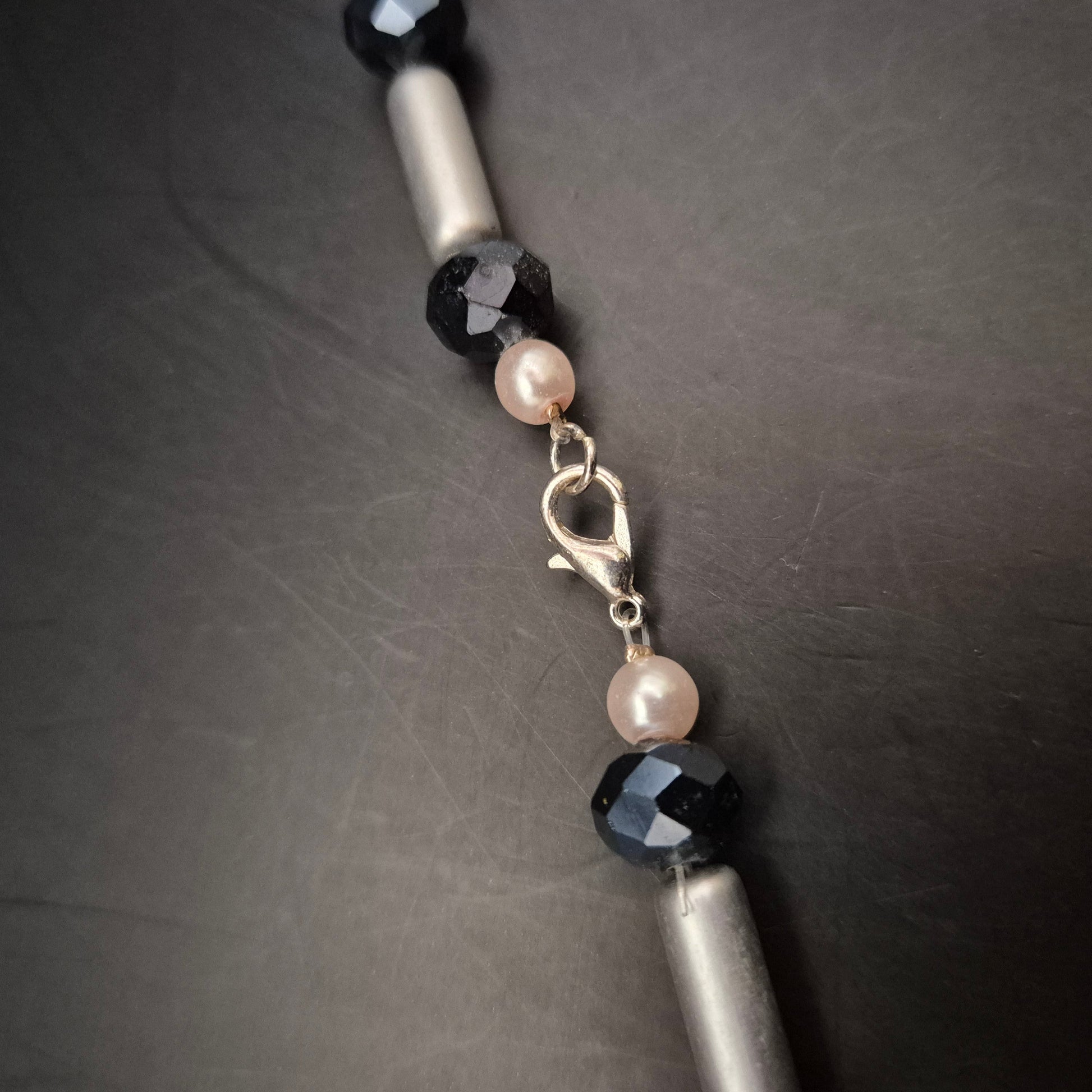 Elegante Vintage Halskette mit Silberröhren, facettierten Perlen & Roséperlen - Bild 6