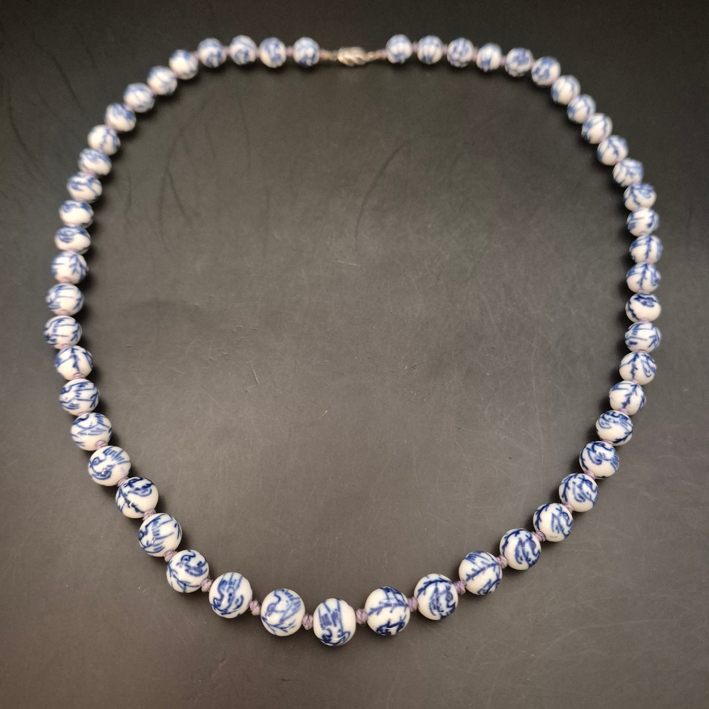 Vintage Keramikperlenkette Blau-Weiß im Chinoiserie-Stil - Bild 4