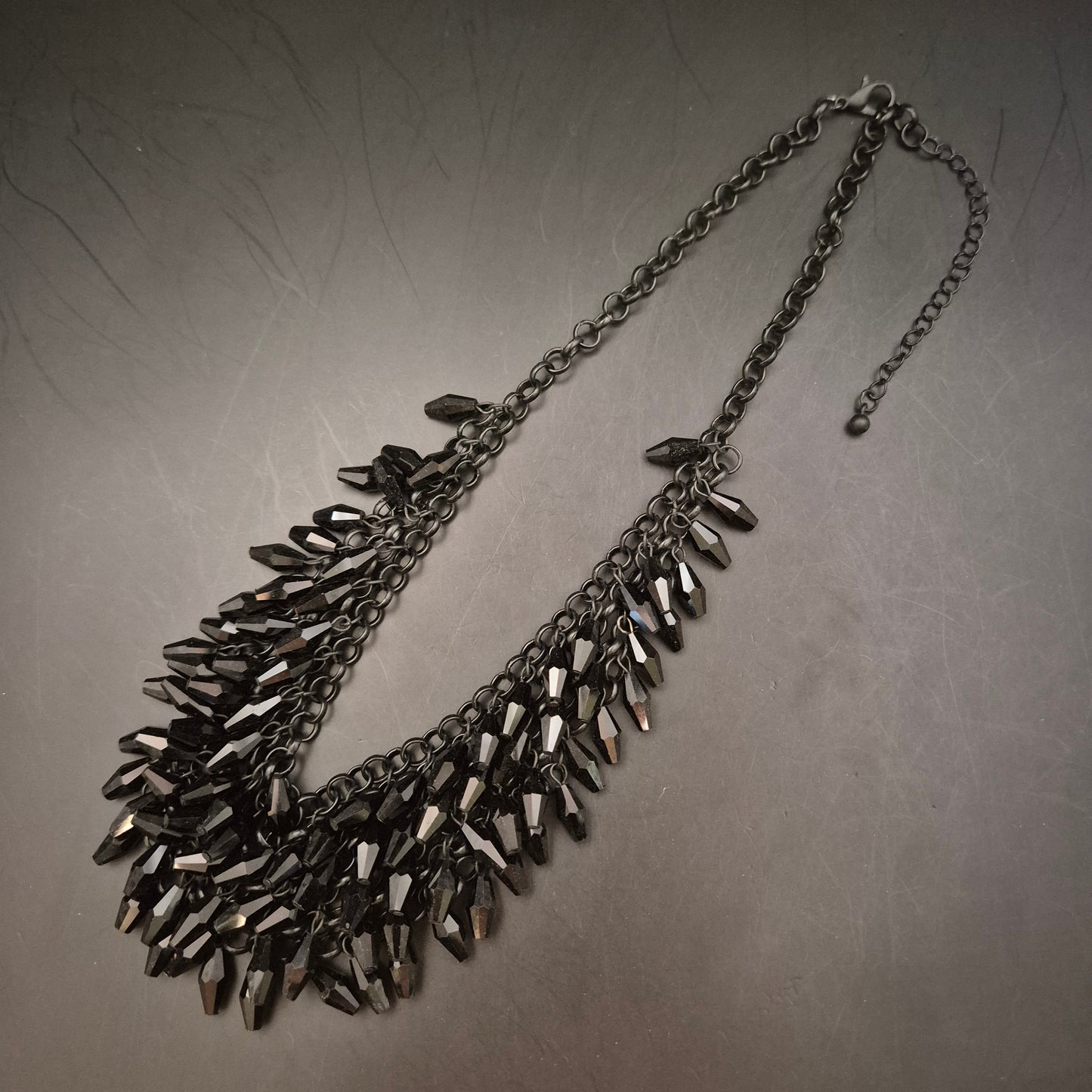 Elegante Statement Kette mit facettierten schwarzen Glasperlen - Bild 2