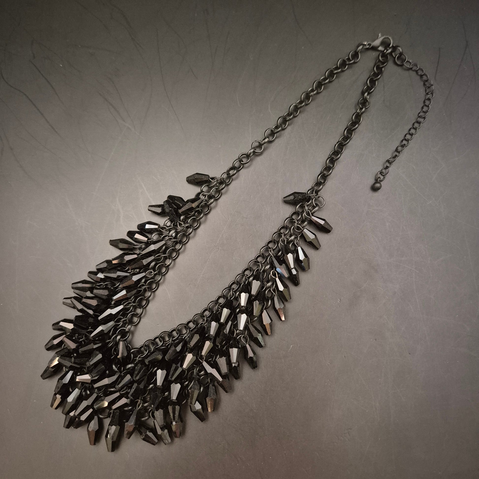 Elegante Statement Kette mit facettierten schwarzen Glasperlen - Bild 2