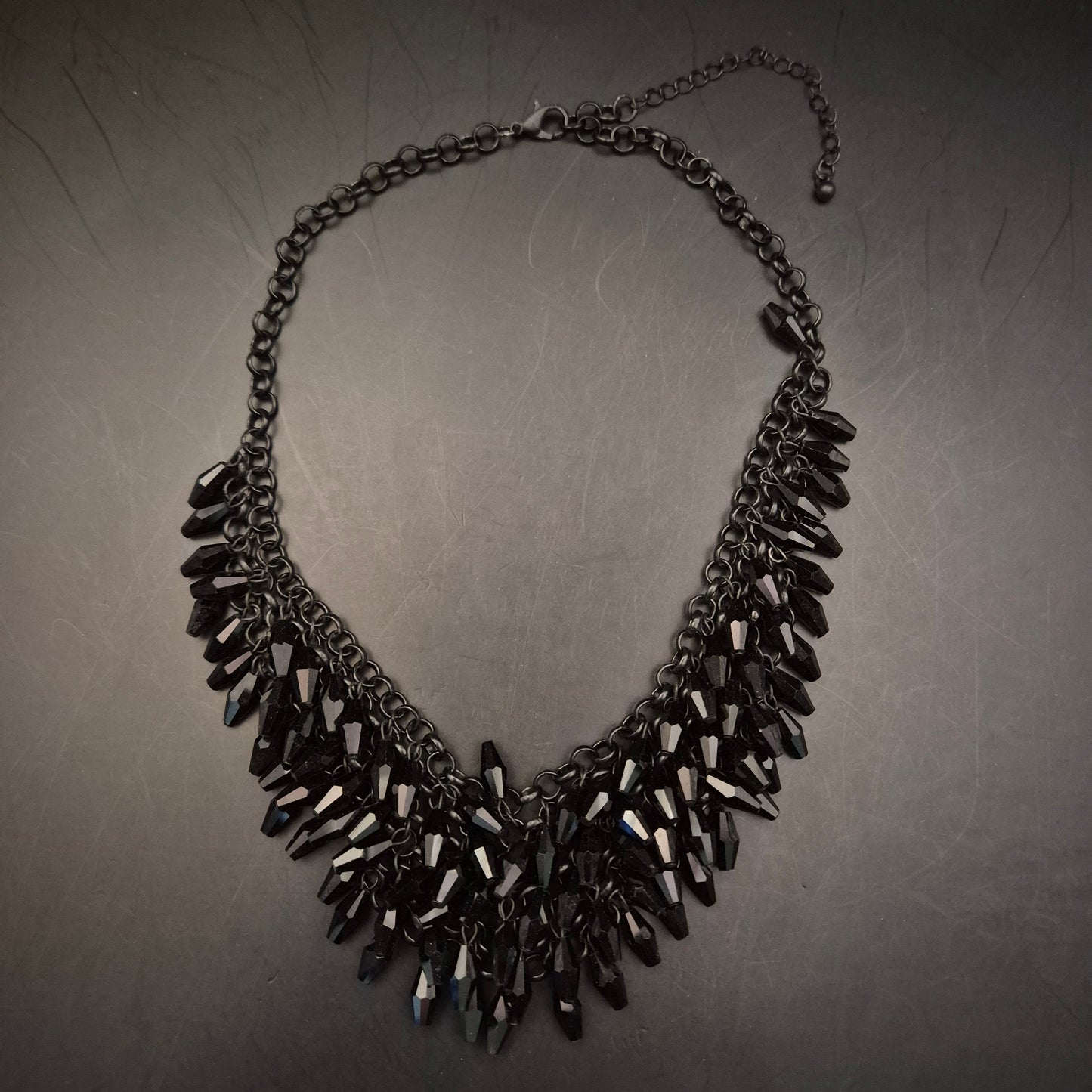 Elegante Statement Kette mit facettierten schwarzen Glasperlen - Bild 3