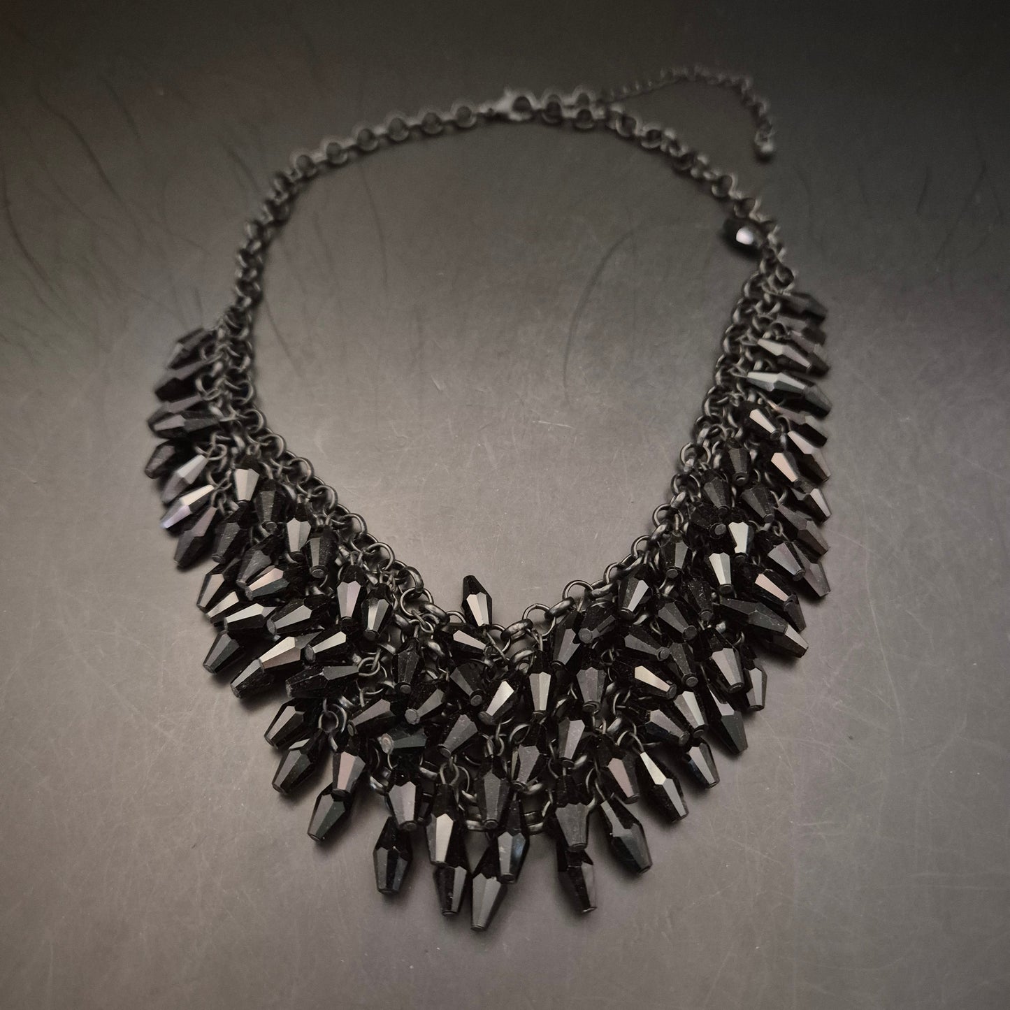 Elegante Statement Kette mit facettierten schwarzen Glasperlen - Bild 4