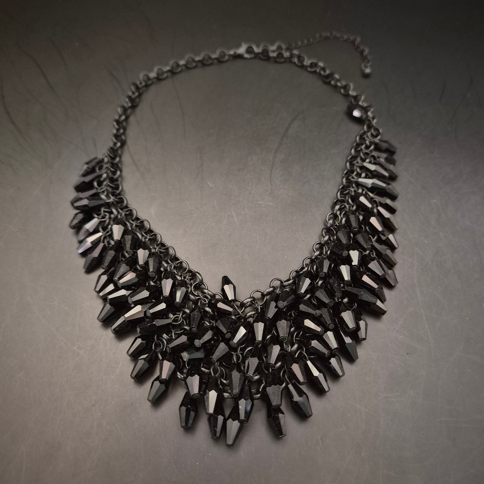 Elegante Statement Kette mit facettierten schwarzen Glasperlen - Bild 4