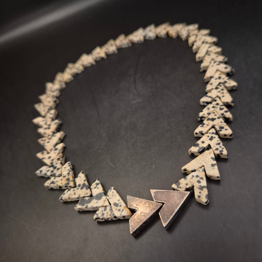 Vintage Halskette Dalmatiner Jaspis & Geometrische Metallelemente