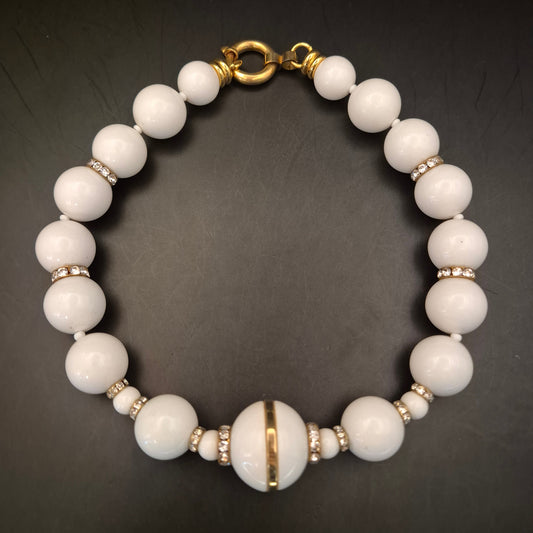 Elegante Vintage Halskette mit weißen Perlen & Strass Akzenten