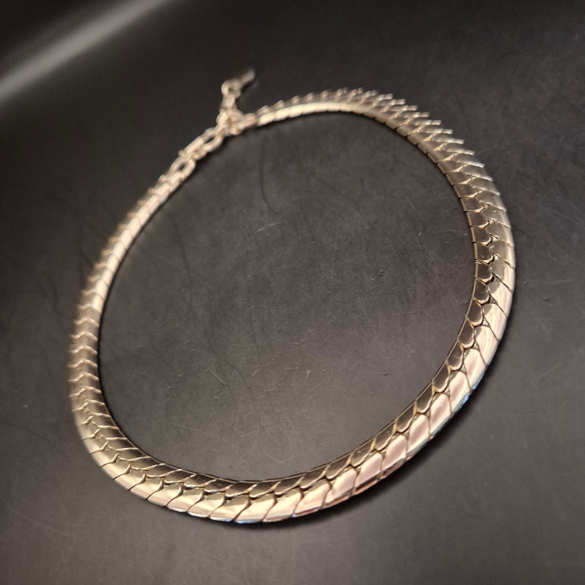 Elegante Vintage Schlangenkette Goldfarbenes Metall