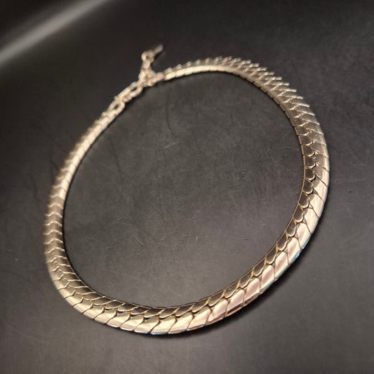 Elegante Vintage Schlangenkette Goldfarbenes Metall