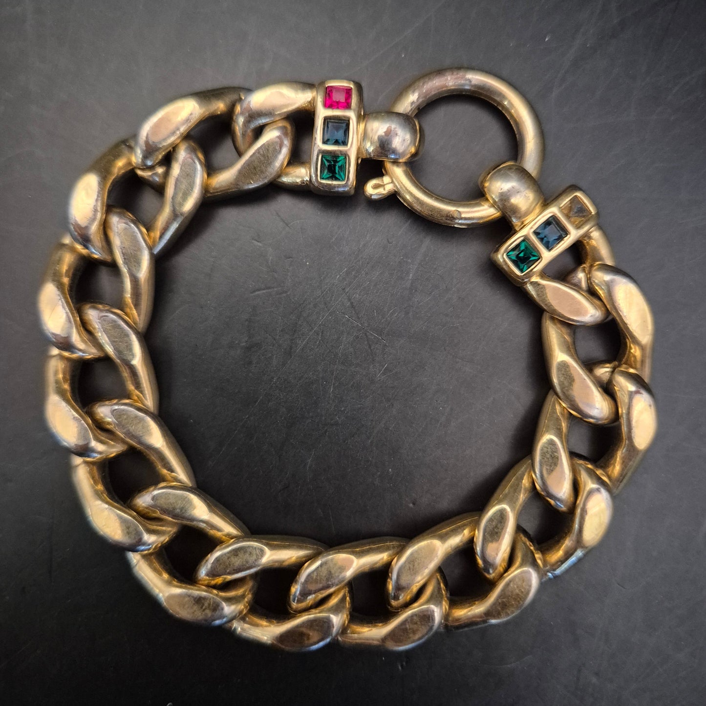 Vintage Goldfarbenes Panzerketten-Armband mit farbigen Strasssteinen