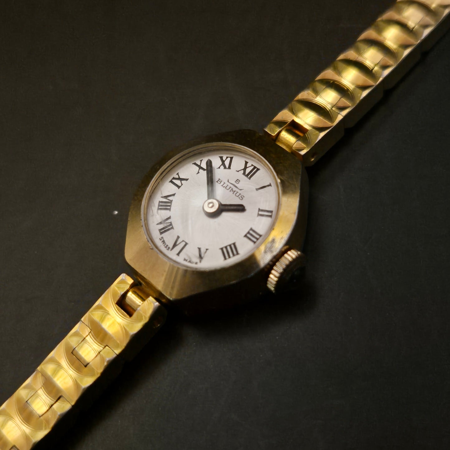 Elegante Vintage Blumus Damen Armbanduhr, Goldfarben, Swiss Made - Bild 2