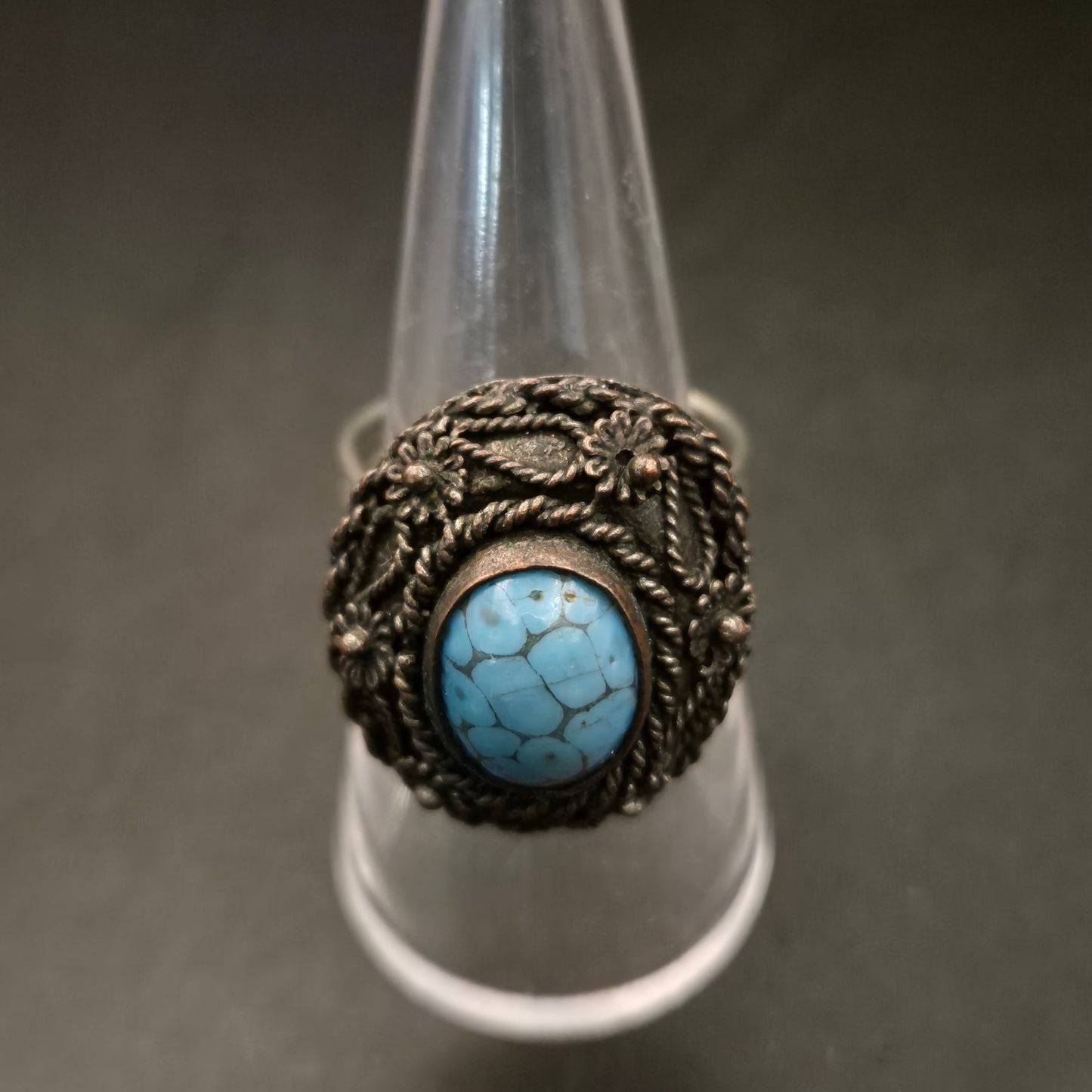 Vintage Ethno-Ring mit Türkis-Optik Stein und filigranem Dekor - Bild 2