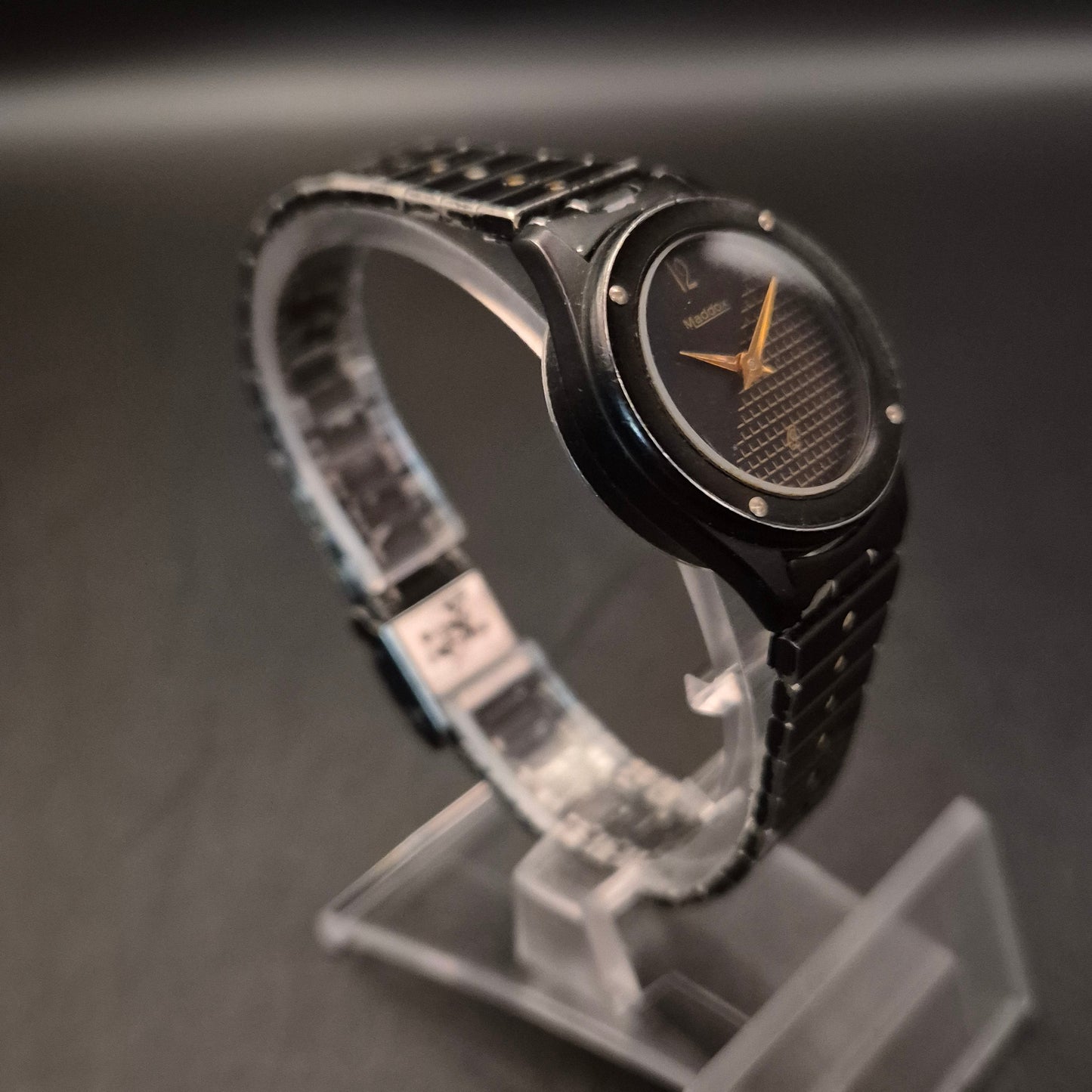 Vintage Maddox Armbanduhr – Schwarz-Gold mit Gittermuster - Bild 6