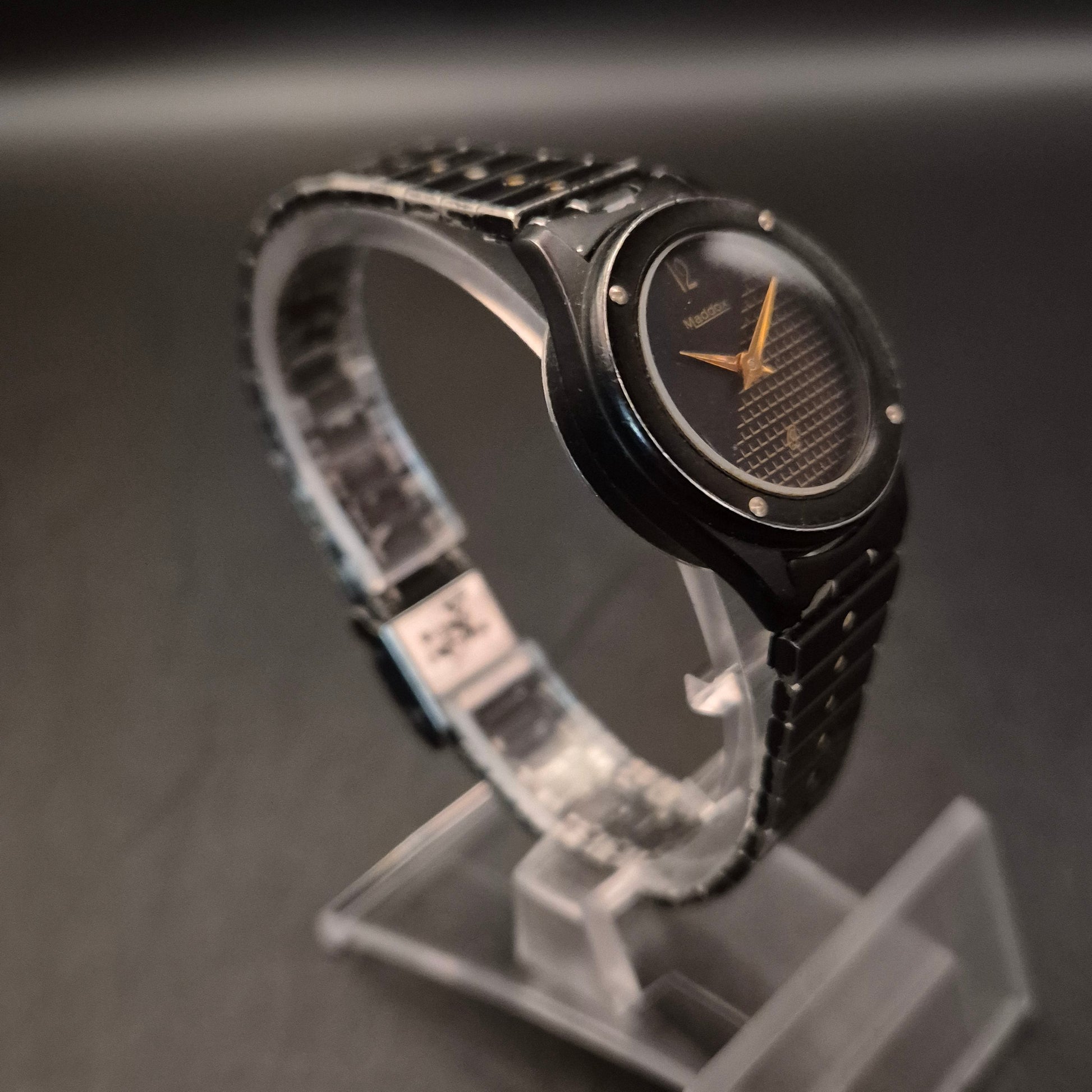 Vintage Maddox Armbanduhr – Schwarz-Gold mit Gittermuster - Bild 6