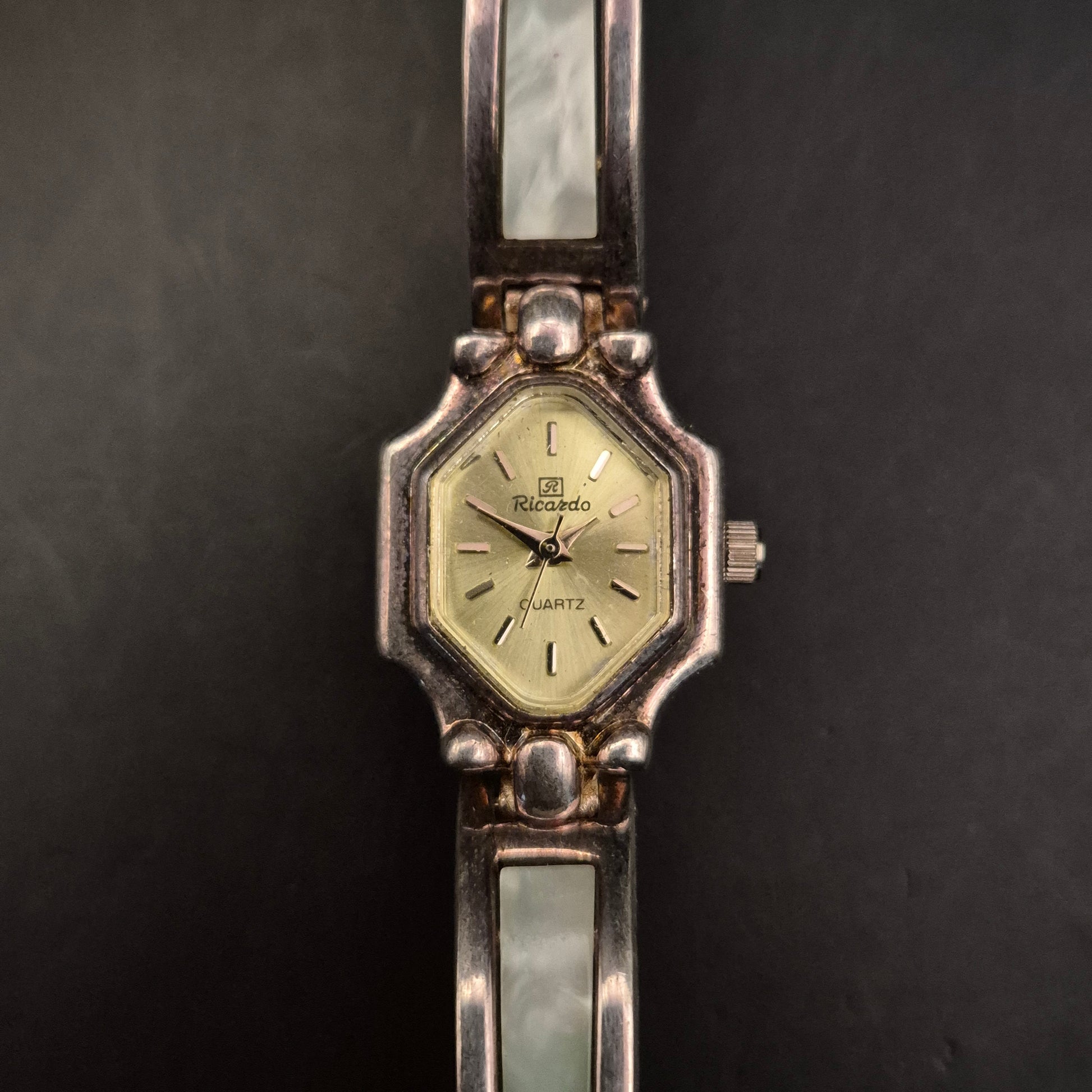 Vintage Riccardo Damen Quarz Armbanduhr, Silberfarben, defektes Armband - Bild 2