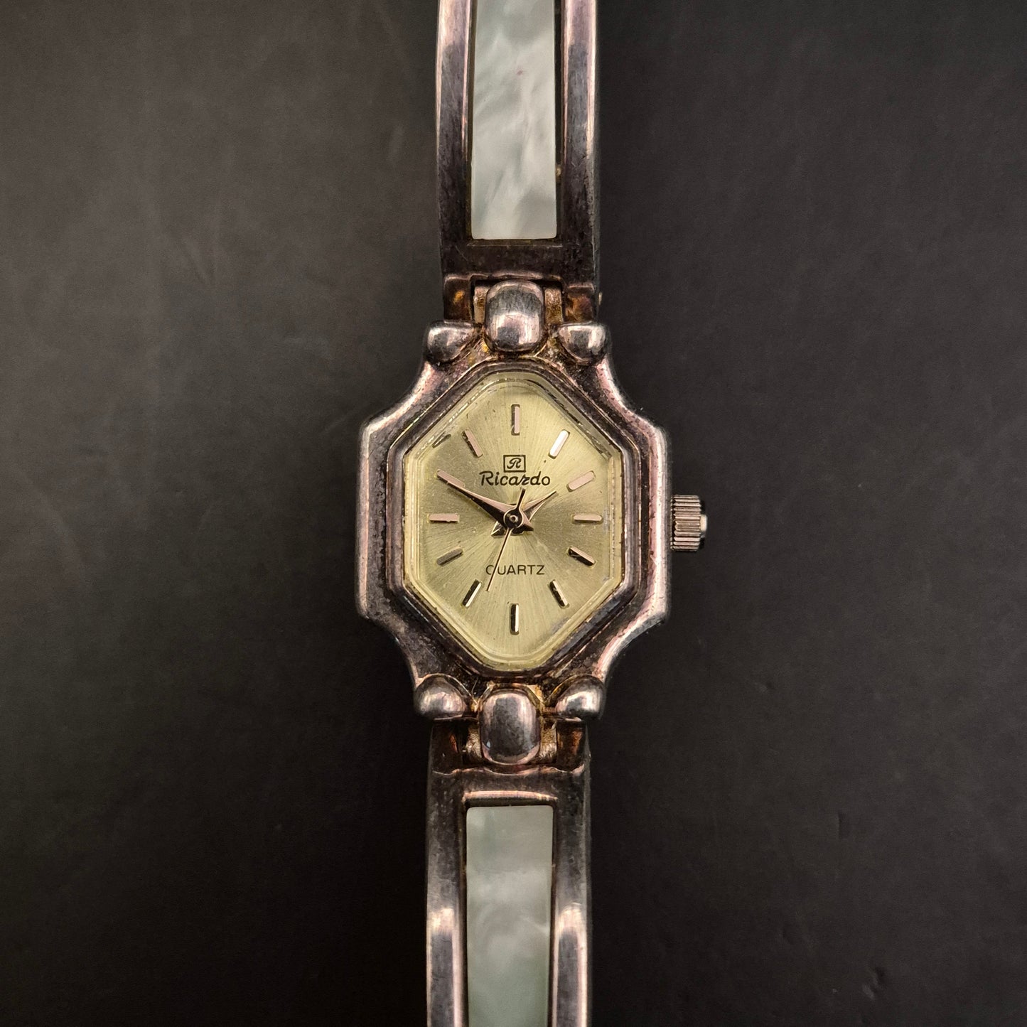 Vintage Riccardo Damen Quarz Armbanduhr, Silberfarben, defektes Armband - Bild 3
