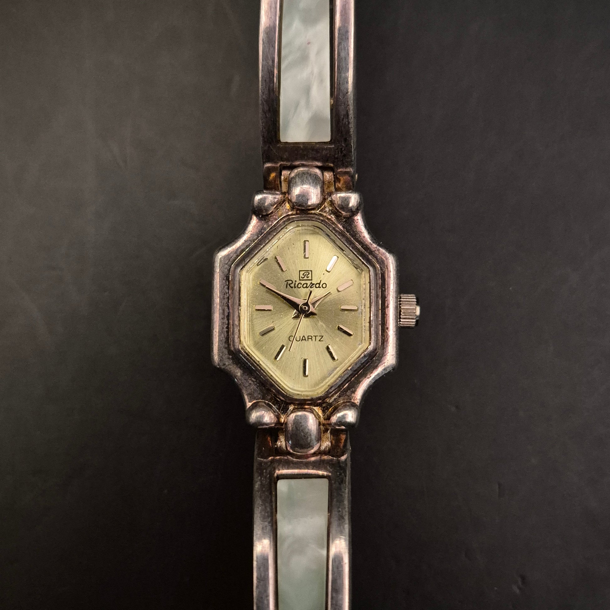 Vintage Riccardo Damen Quarz Armbanduhr, Silberfarben, defektes Armband - Bild 3