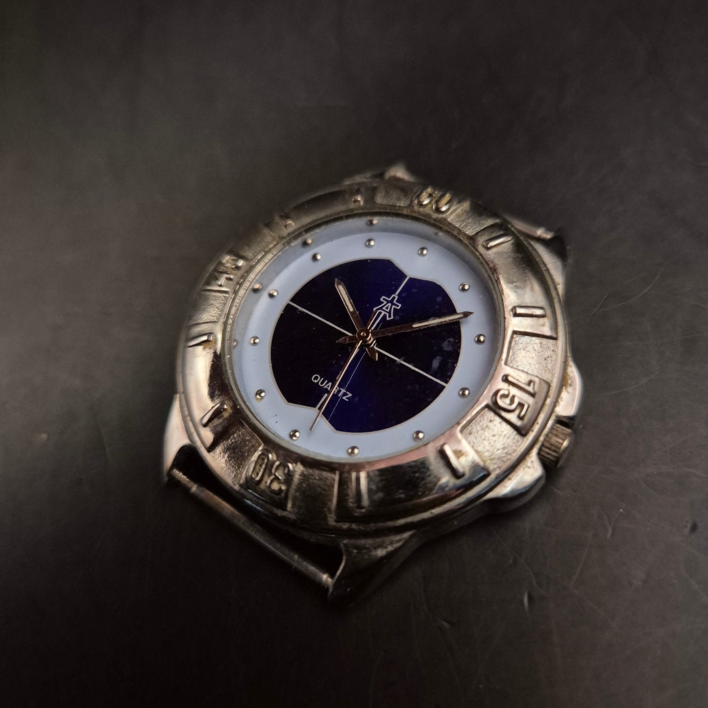 Robuste Vintage Herren Armbanduhr mit blauem Zifferblatt, Quarz