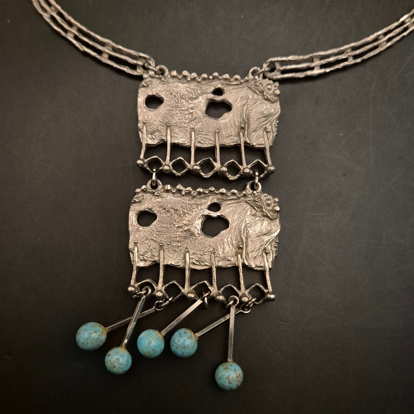 Vintage Halskette mit markantem Anhänger & Türkis-Imitat Perlen - Bild 3