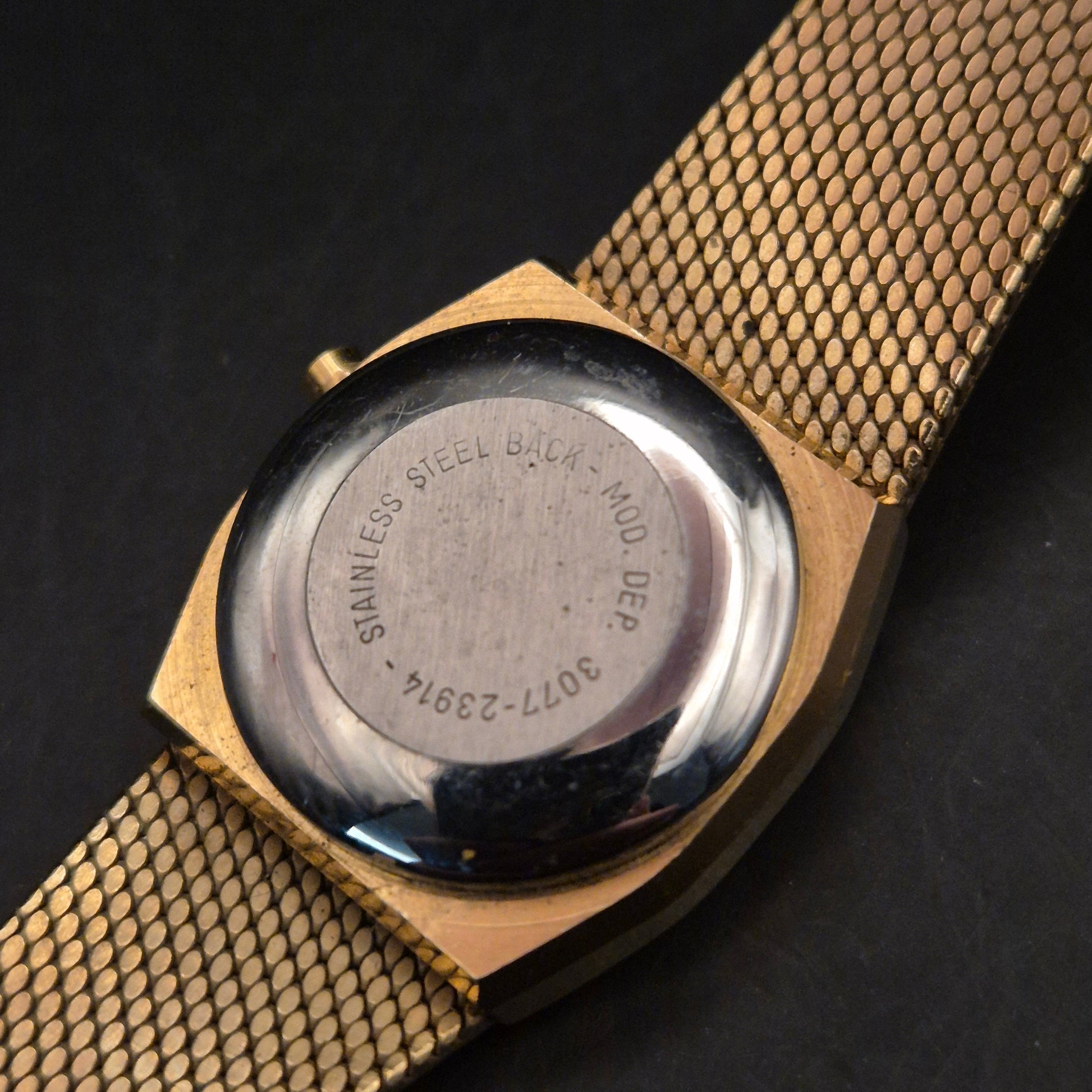 Royal Vintage LCD Quarz Uhr, goldfarben – Armband defekt - Bild 4