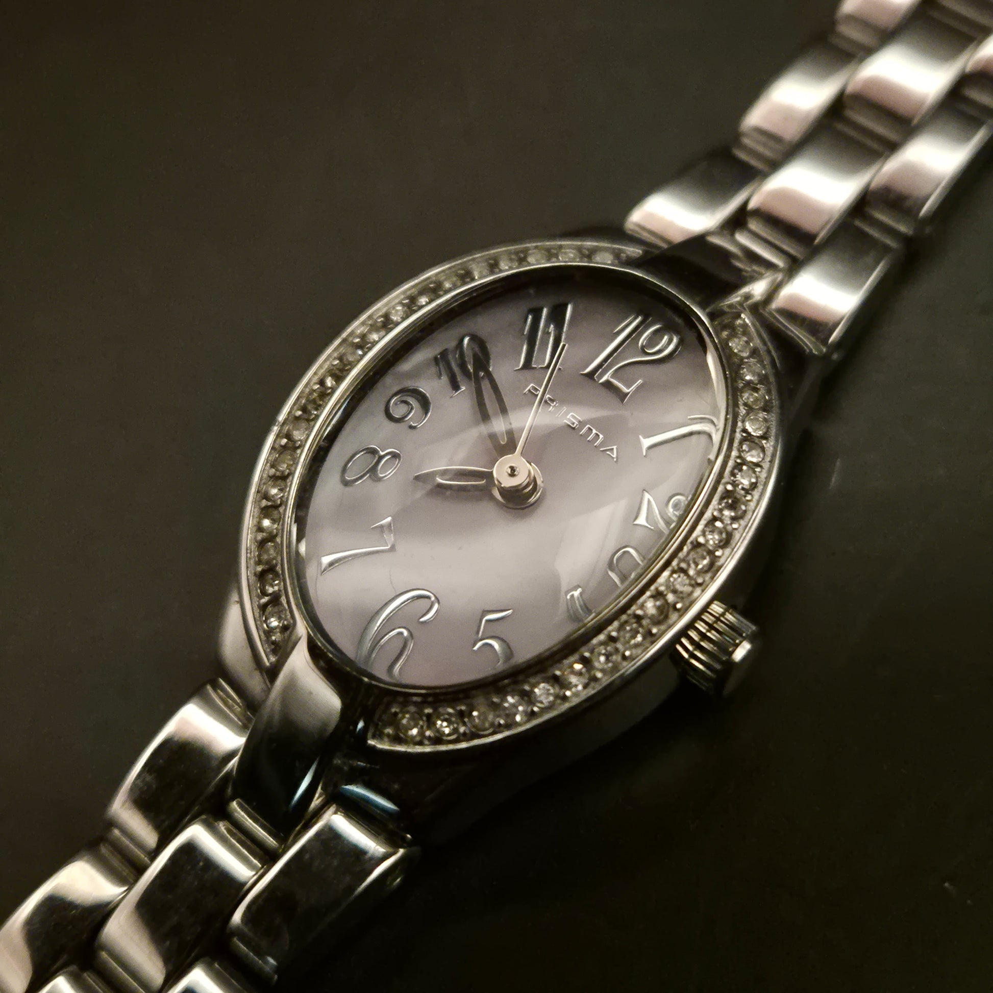 Elegante PRISMA Damenuhr mit Strass und rosafarbenem Zifferblatt - Bild 2