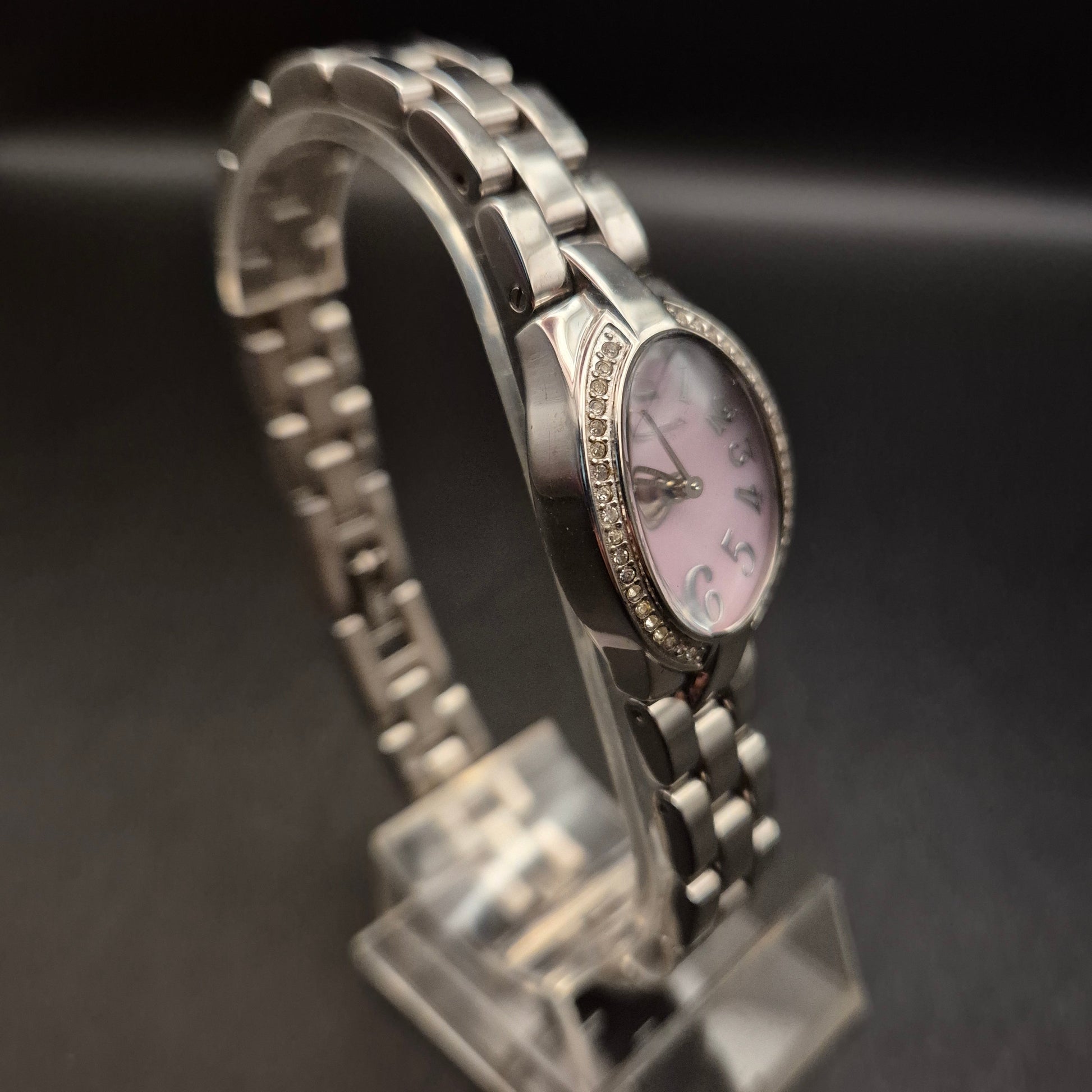 Elegante PRISMA Damenuhr mit Strass und rosafarbenem Zifferblatt - Bild 7