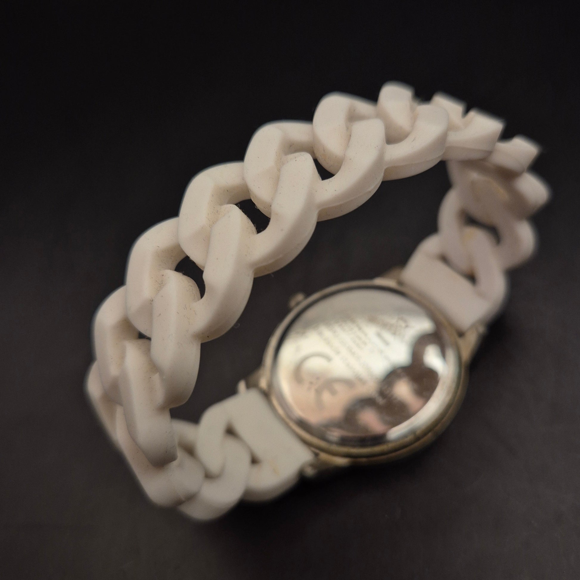 Elegante AZOZA Damenuhr: Strasslünette & weißes Silikonband - Bild 3