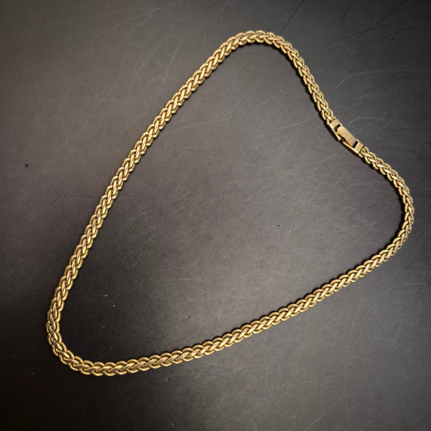 Elegante Vintage Halskette goldfarbenes Zopfketten-Design