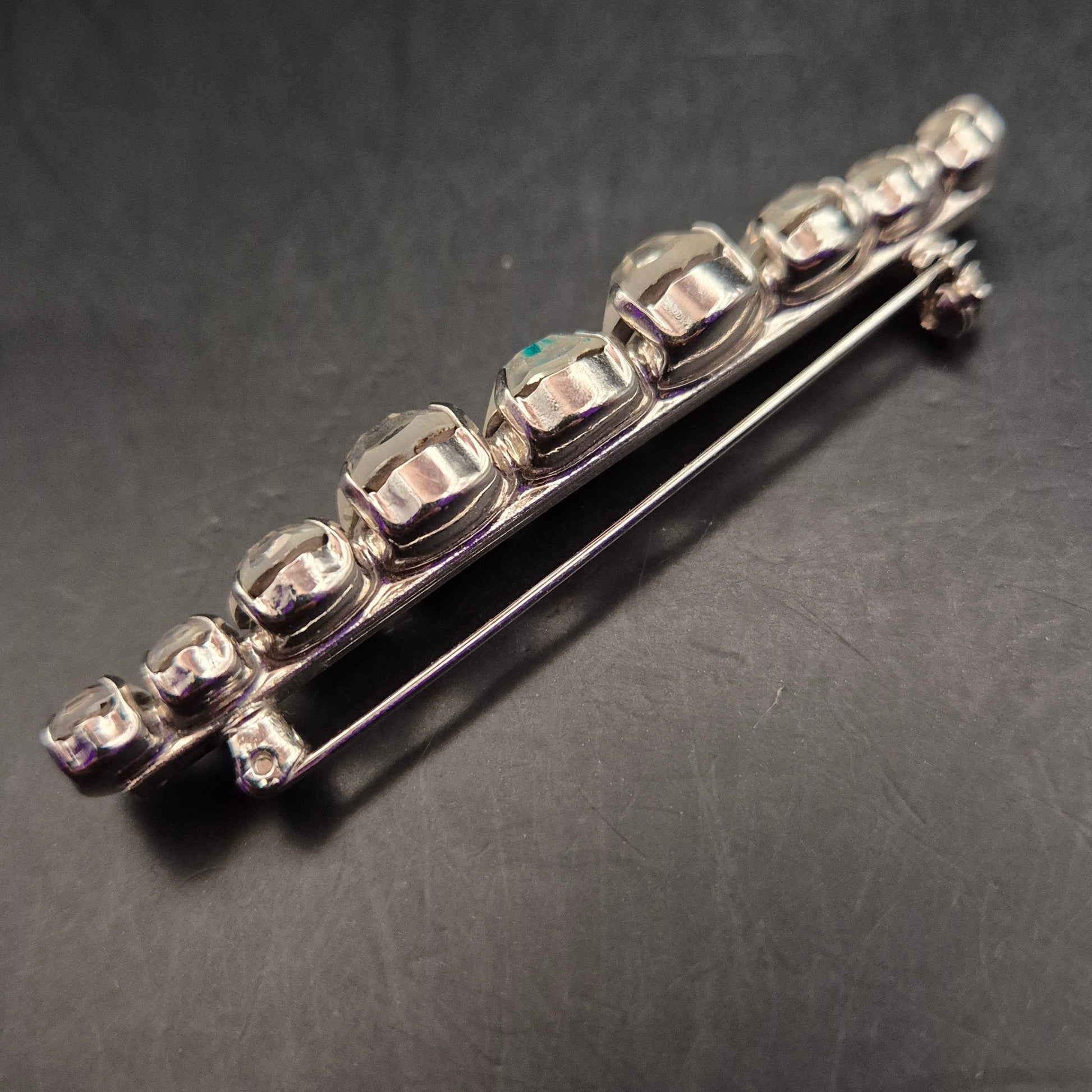 Elegante Vintage Brosche mit funkelnden Strasssteinen - Bild 4