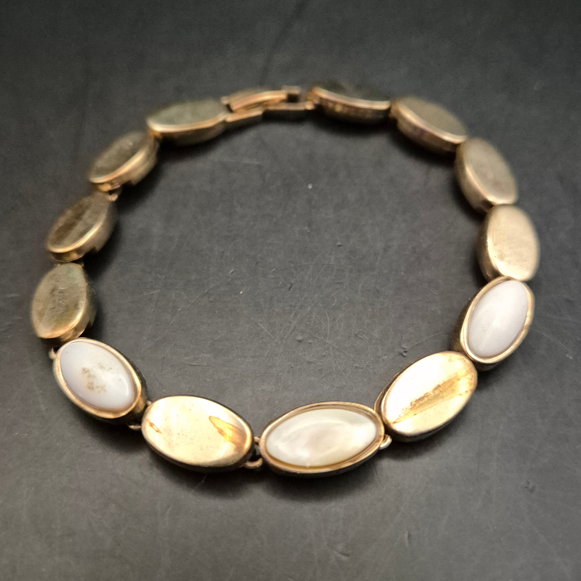 Vintage Gliederarmband mit Perlmutt-Effekt, goldfarben