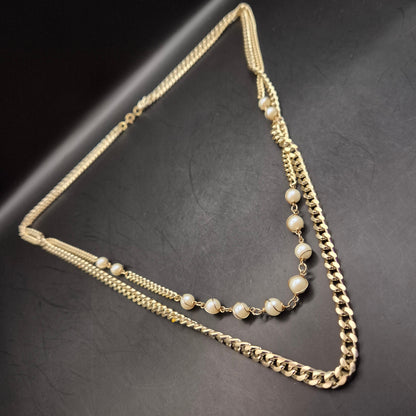Elegante Goldfarbene Mehrreihige Halskette mit Perlen