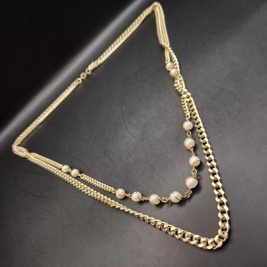 Elegante Goldfarbene Mehrreihige Halskette mit Perlen