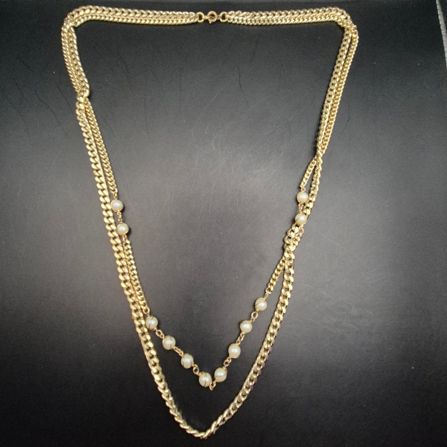 Elegante Goldfarbene Mehrreihige Halskette mit Perlen - Bild 2