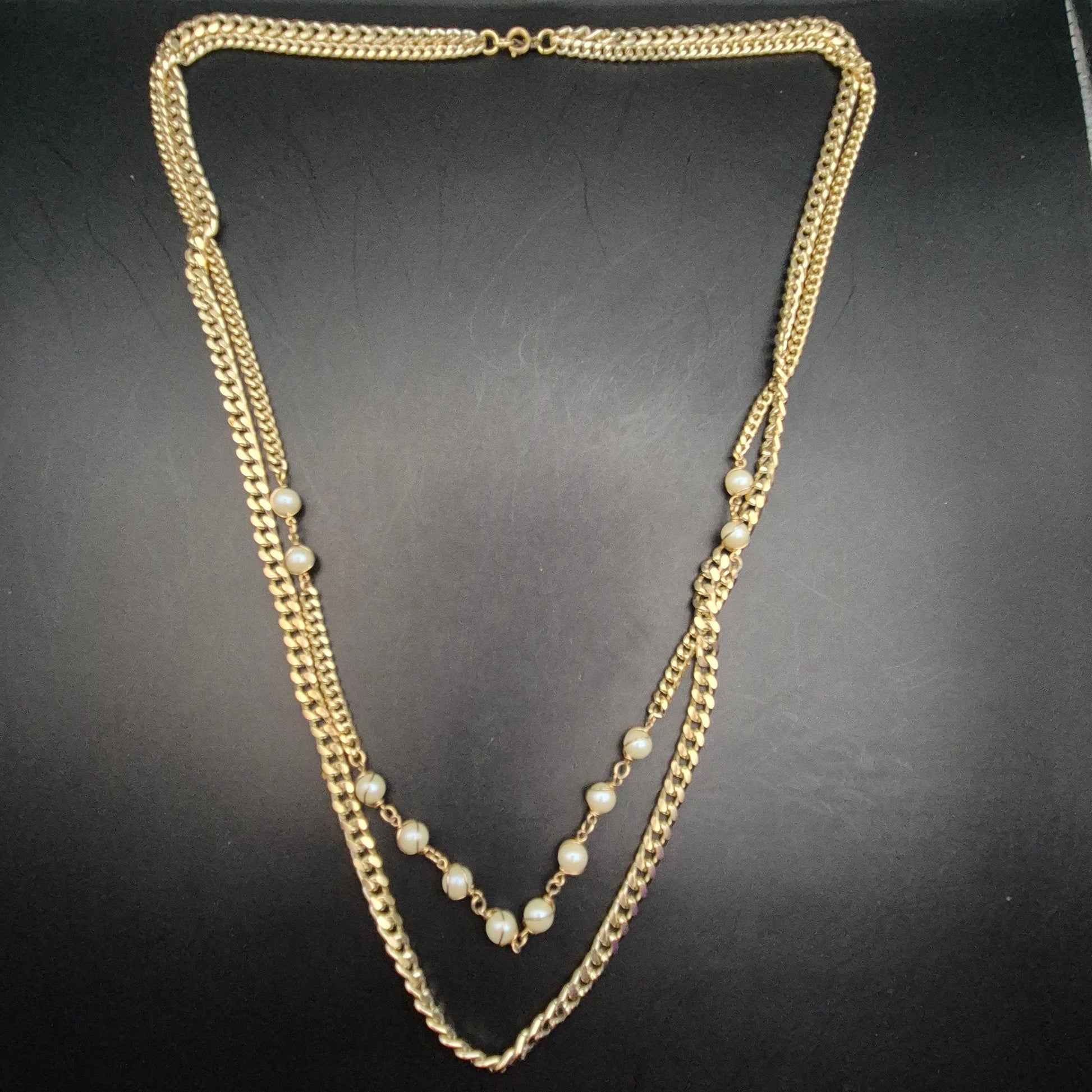 Elegante Goldfarbene Mehrreihige Halskette mit Perlen - Bild 2