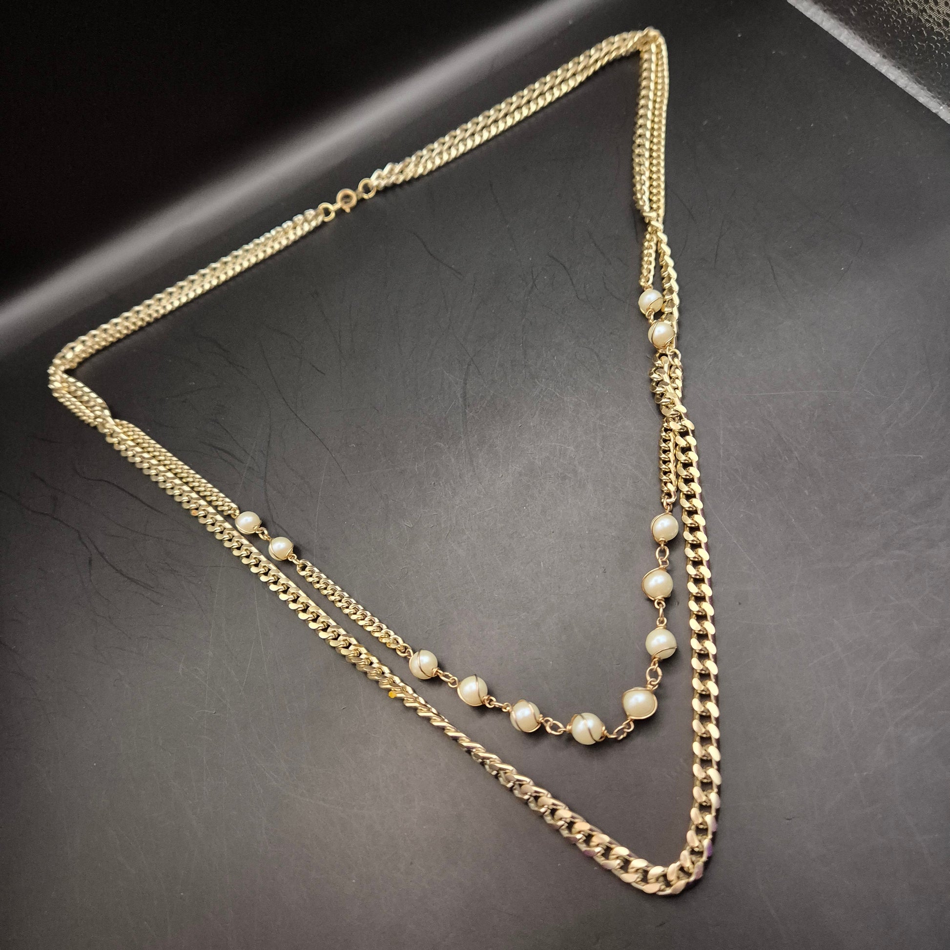 Elegante Goldfarbene Mehrreihige Halskette mit Perlen - Bild 3