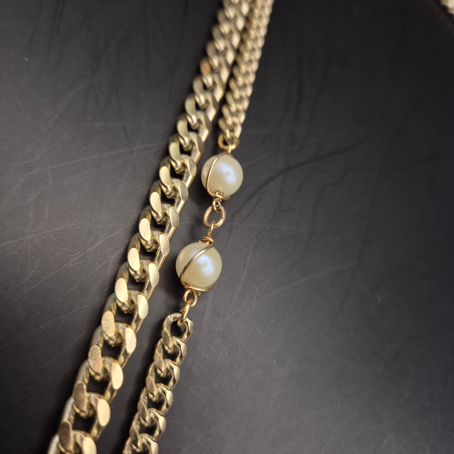 Elegante Goldfarbene Mehrreihige Halskette mit Perlen - Bild 5