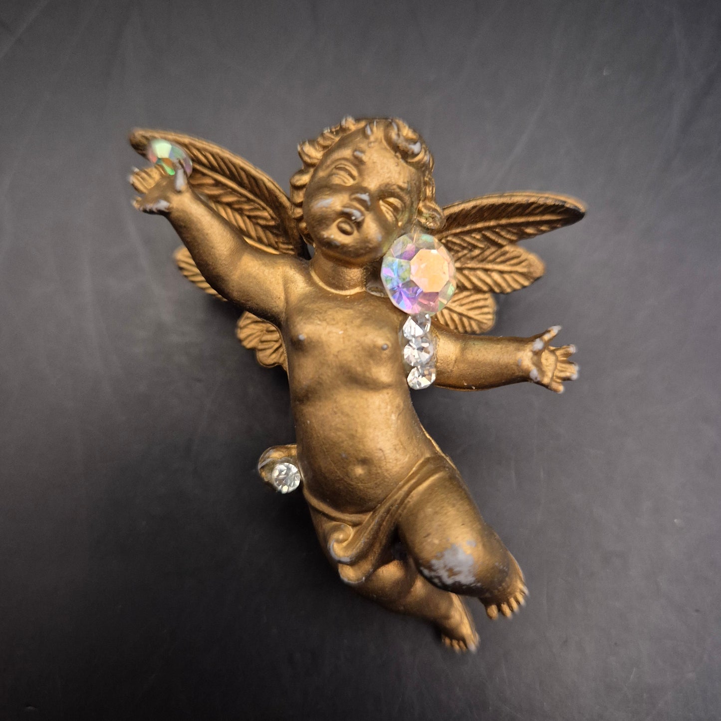 Vintage Cherub Brosche goldfarben mit schillernden Strasssteinen