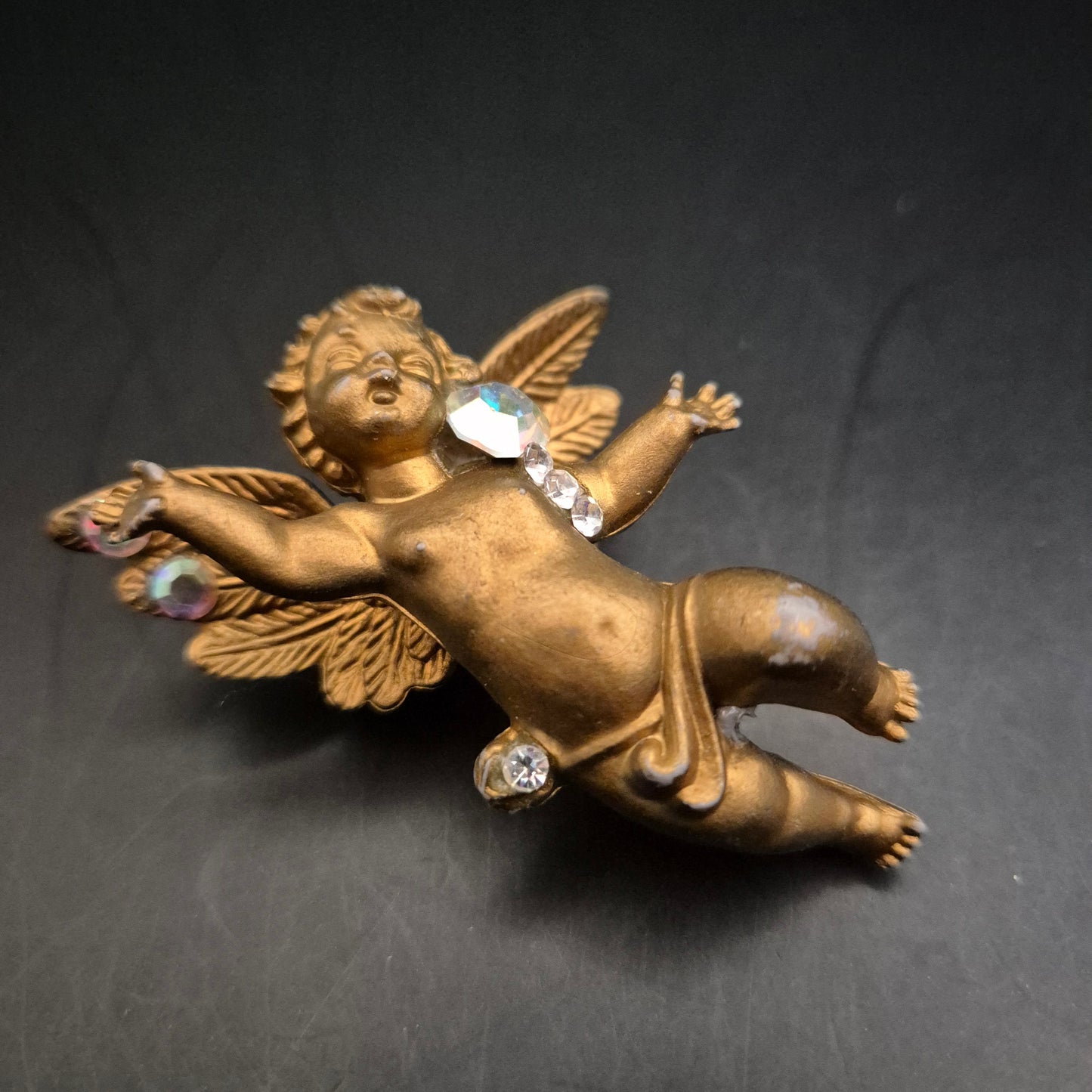 Vintage Cherub Brosche goldfarben mit schillernden Strasssteinen - Bild 2