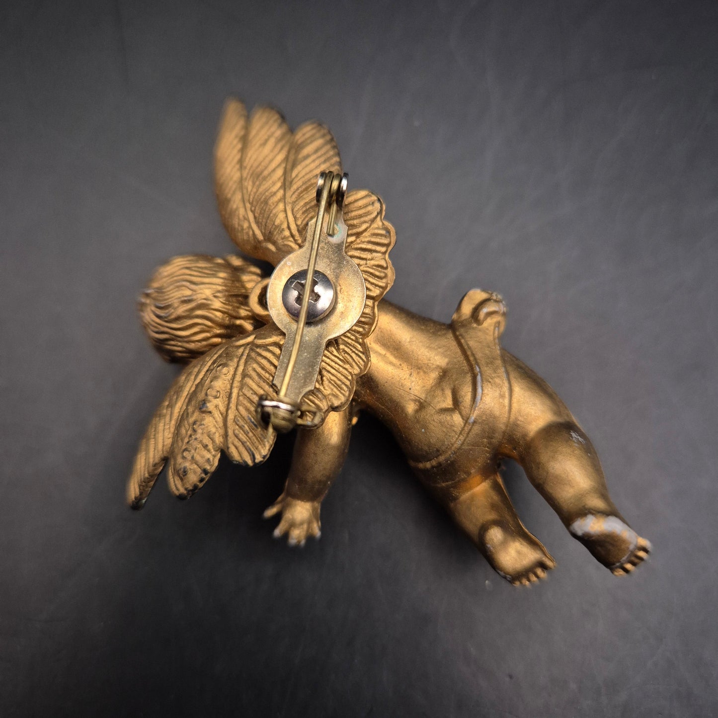 Vintage Cherub Brosche goldfarben mit schillernden Strasssteinen - Bild 4