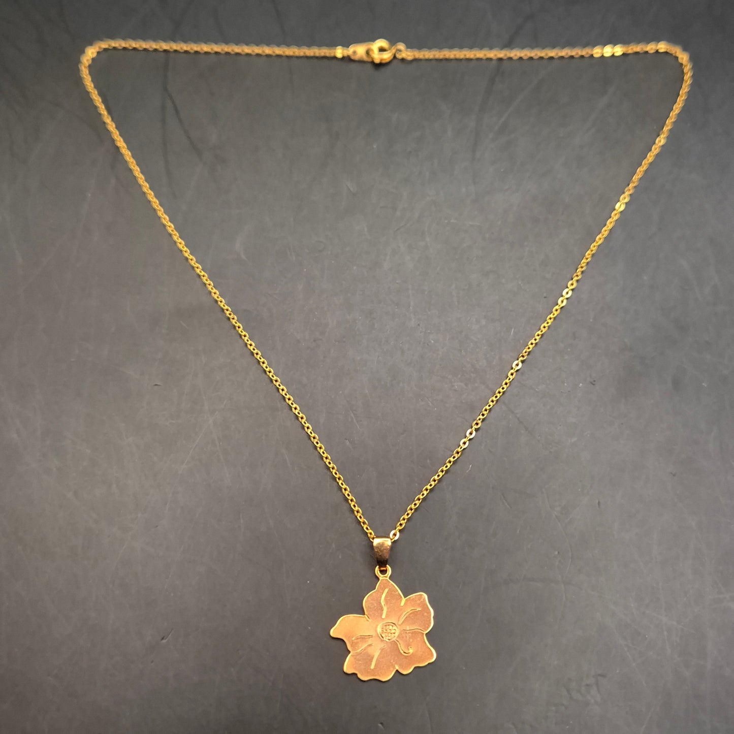 Vintage Goldfarbene Halskette mit elegantem Blumen-Anhänger - Bild 4