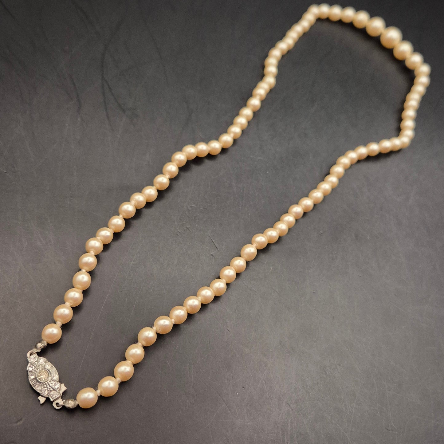 Elegante Vintage Perlenkette mit Strassverschluss für Damen - Bild 2