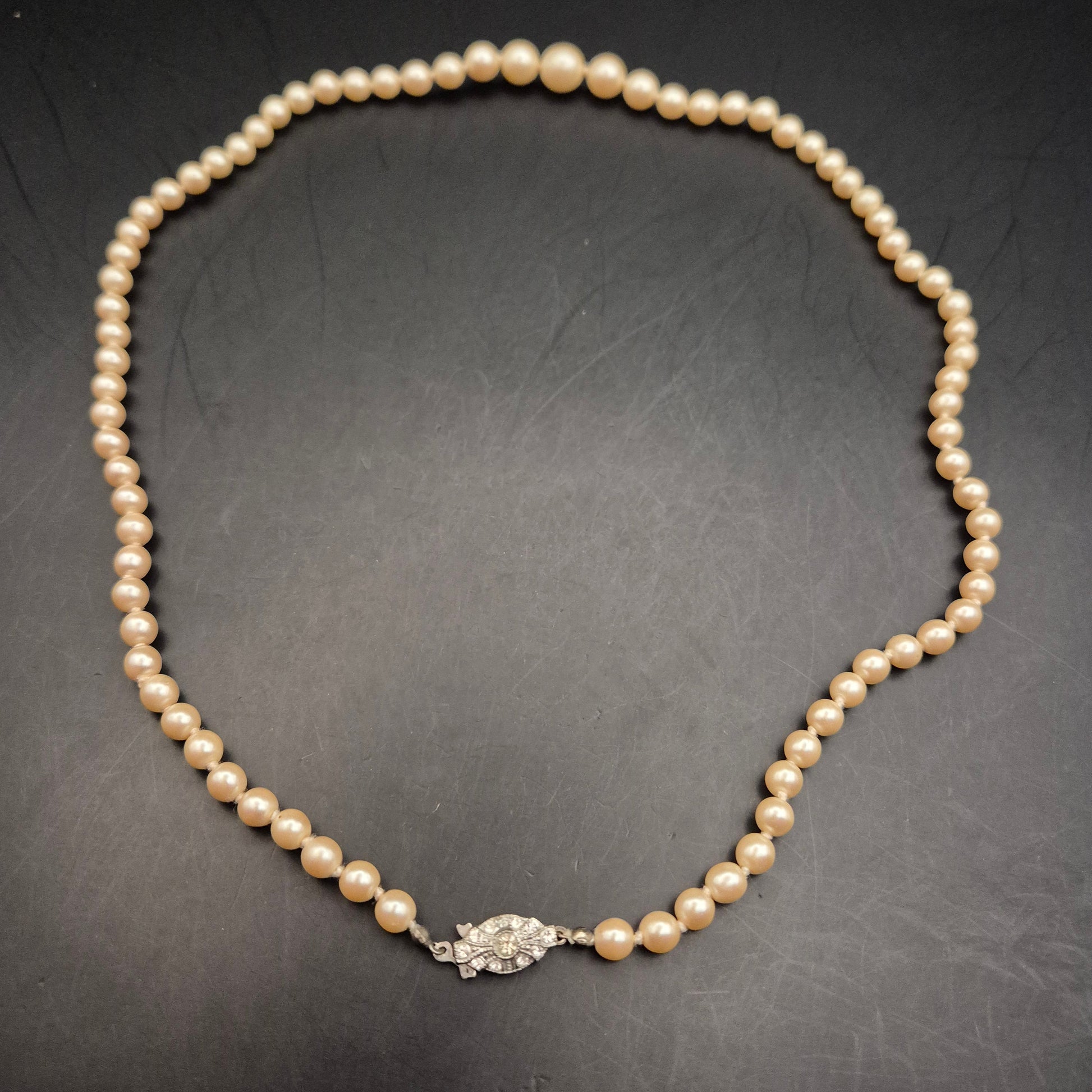 Elegante Vintage Perlenkette mit Strassverschluss für Damen - Bild 4