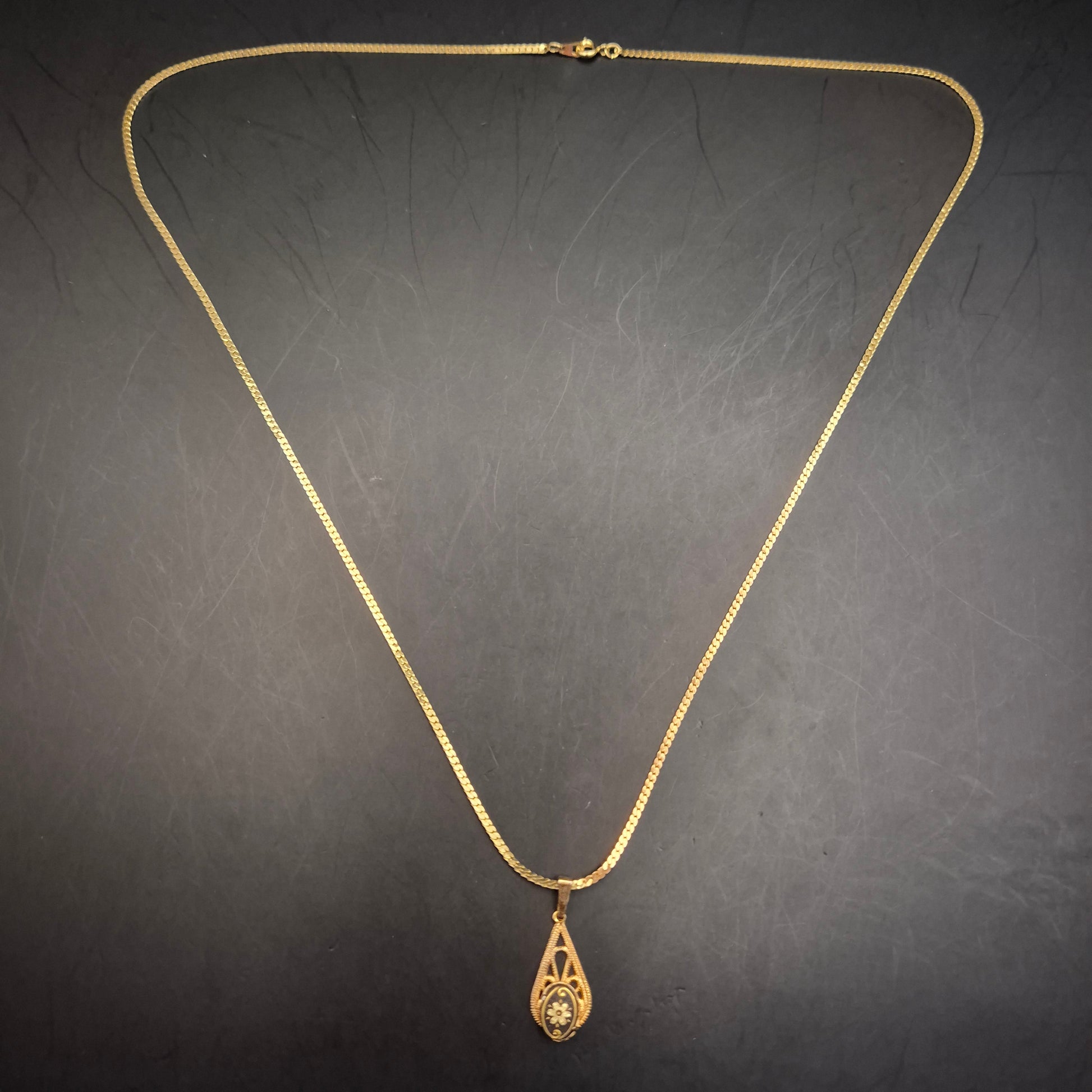 Vintage Halskette mit floralem Anhänger - Elegantes Golddesign - Bild 3