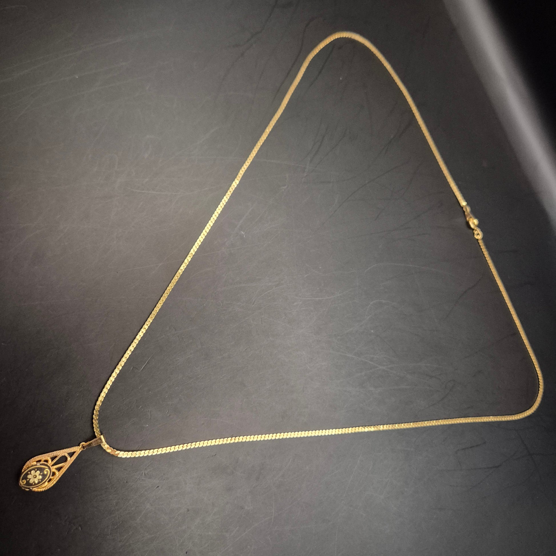 Vintage Halskette mit floralem Anhänger - Elegantes Golddesign - Bild 6