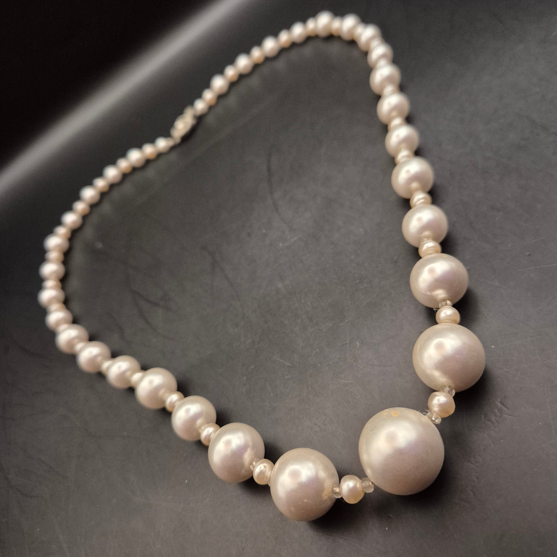 Elegante Vintage Perlenkette mit abgestuften Perlen