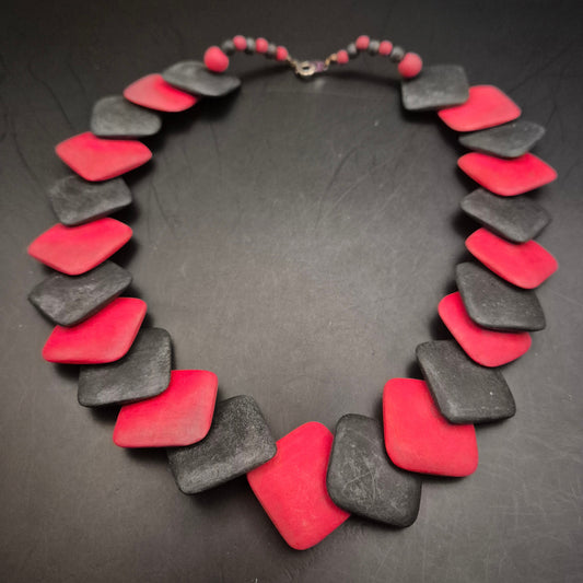 Vintage Halskette Rot-Schwarz: Geometrische Holzperlen - Bild 5