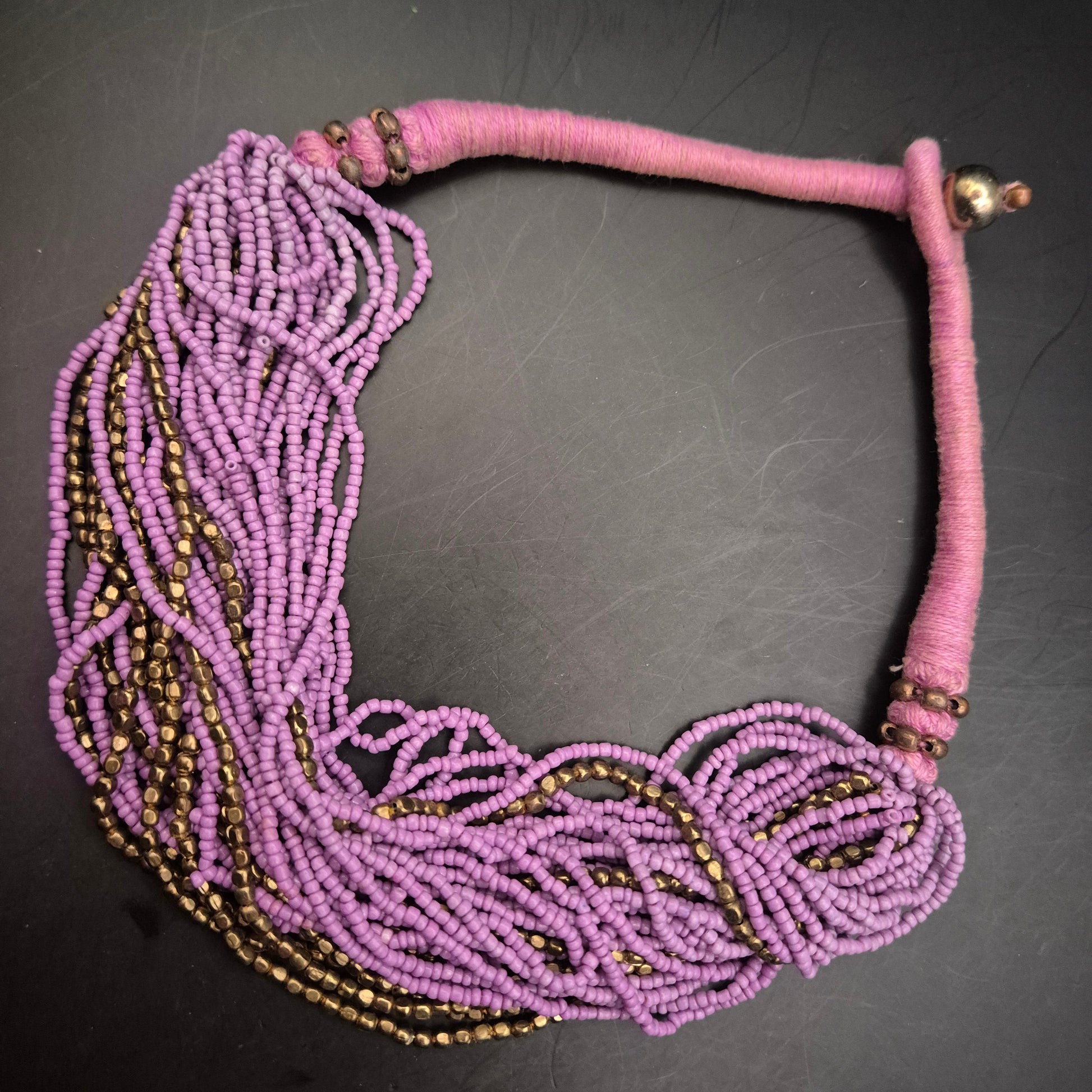 Bezaubernde Vintage Statement-Halskette mit lila und goldenen Perlen - Bild 4