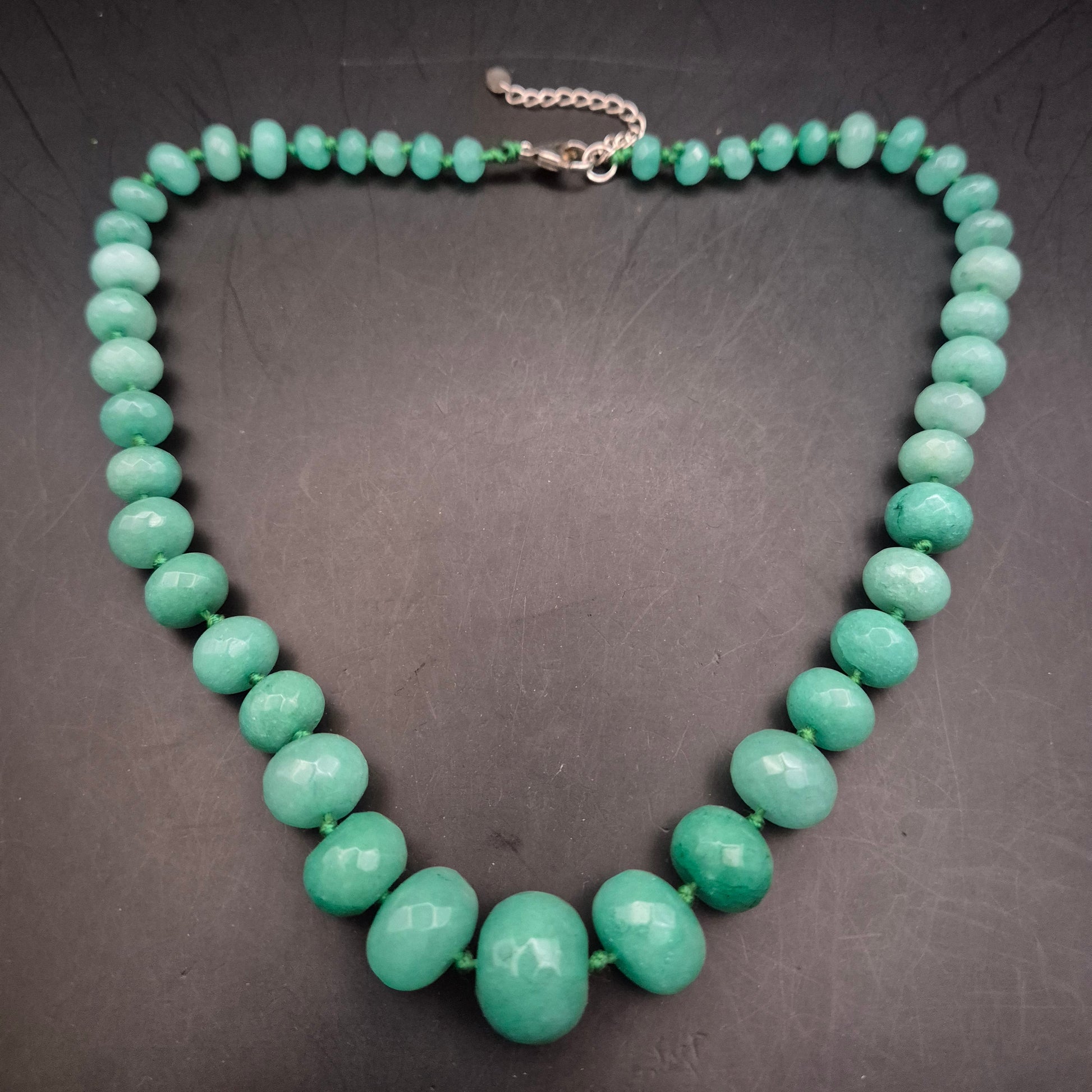 Elegante Vintage Halskette mit facettierten grünen Aventurin-Perlen - Bild 3