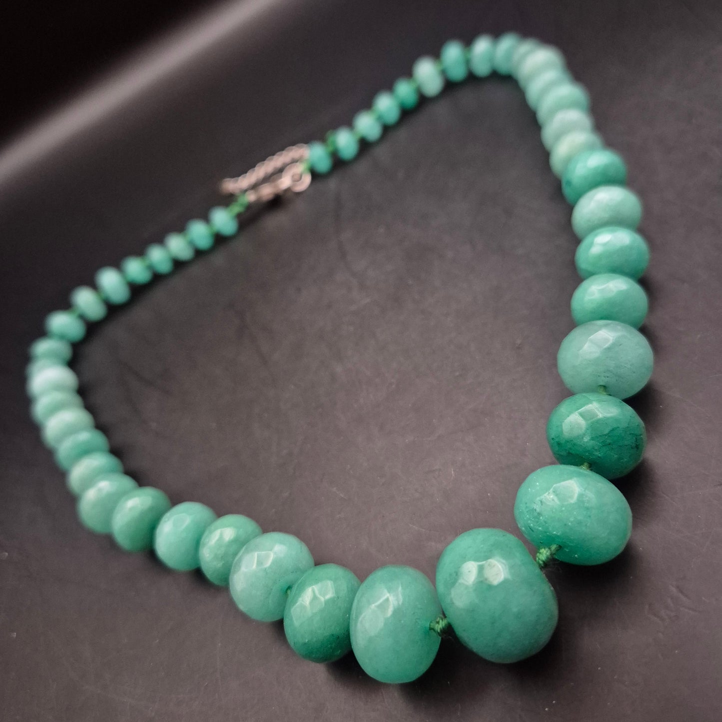 Elegante Vintage Halskette mit facettierten grünen Aventurin-Perlen - Bild 4