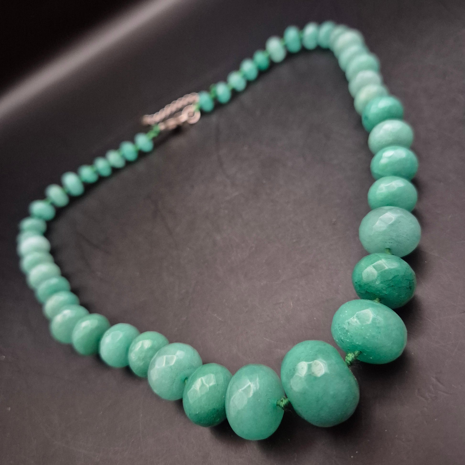 Elegante Vintage Halskette mit facettierten grünen Aventurin-Perlen - Bild 4