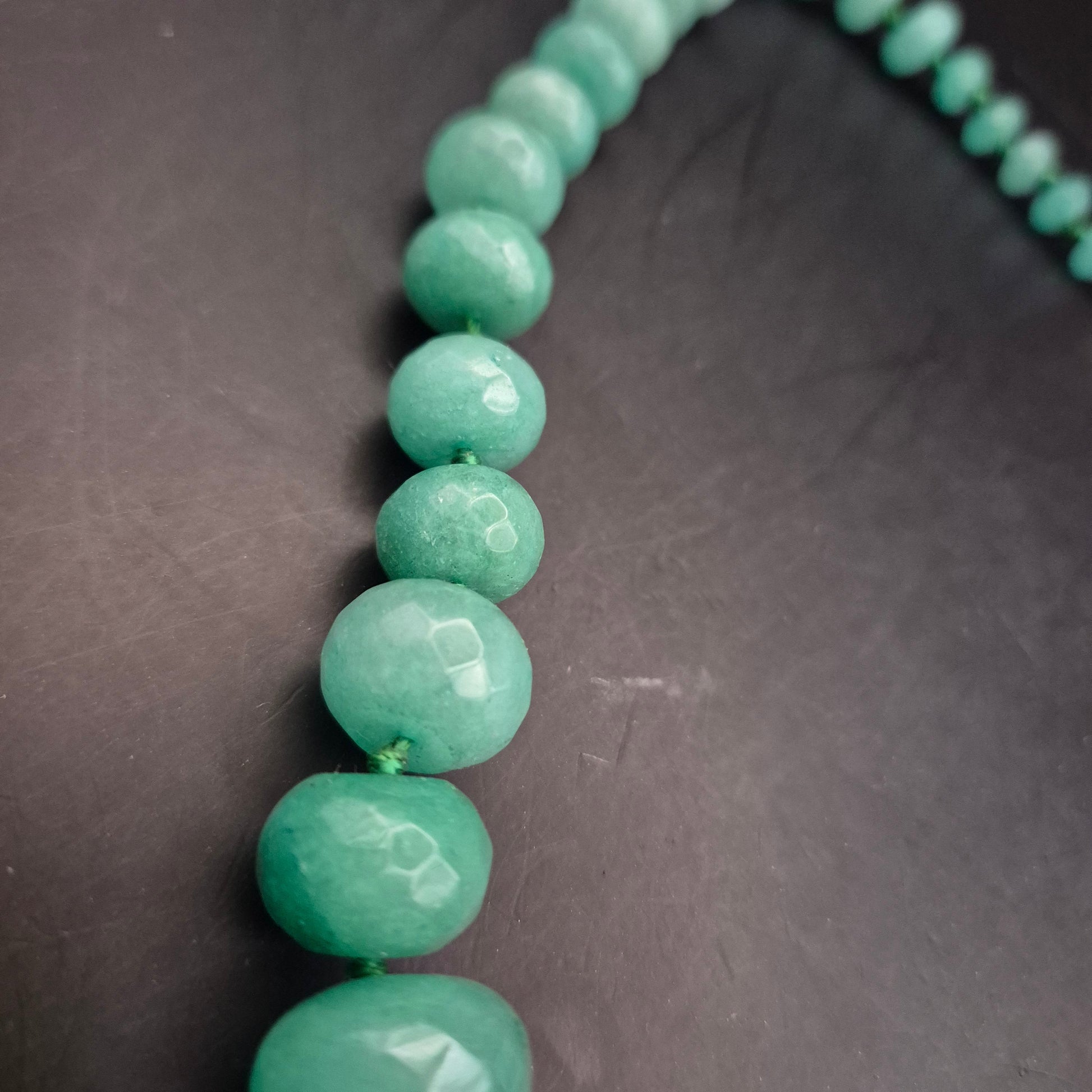 Elegante Vintage Halskette mit facettierten grünen Aventurin-Perlen - Bild 5