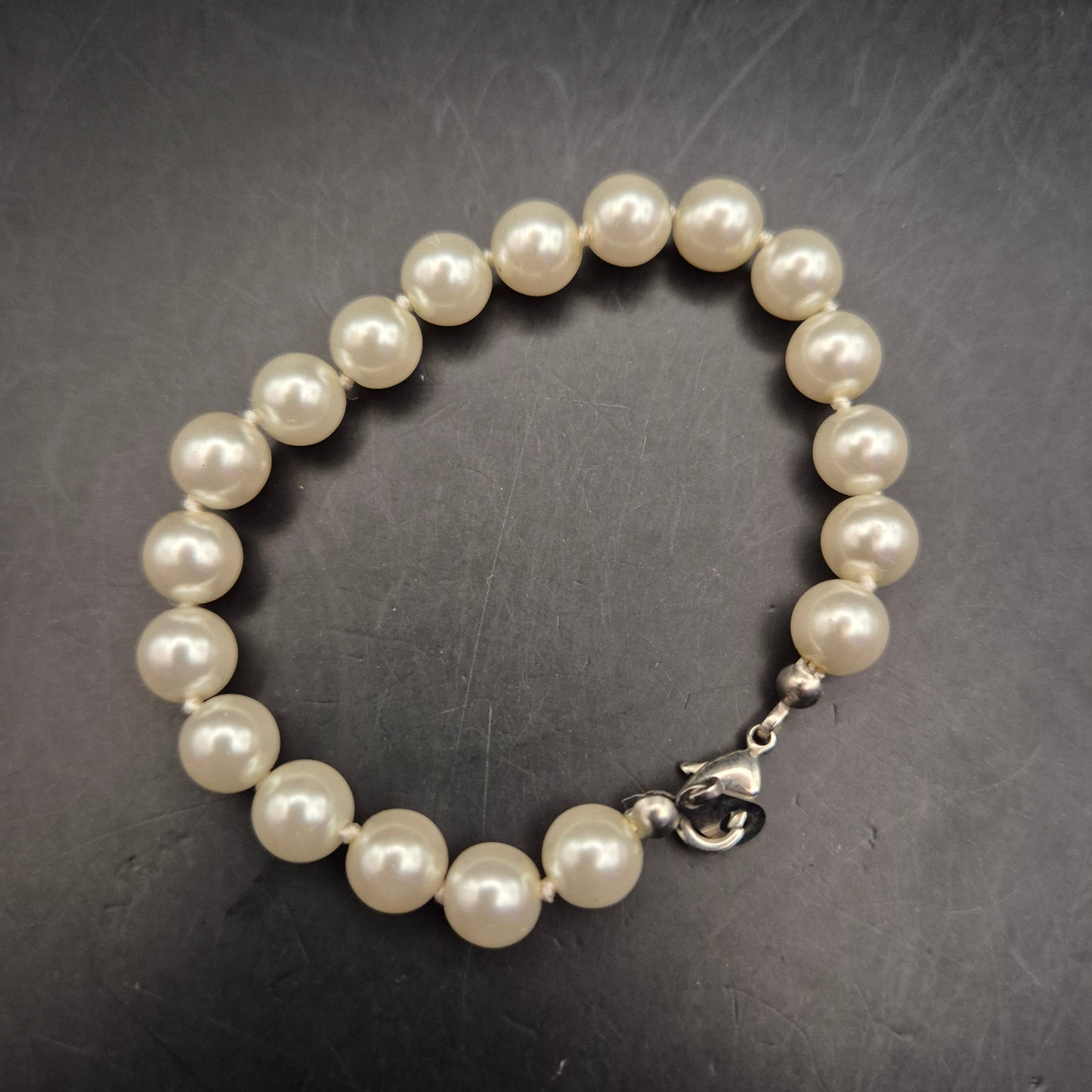 Elegantes Vintage Perlenarmband mit Karabinerverschluss